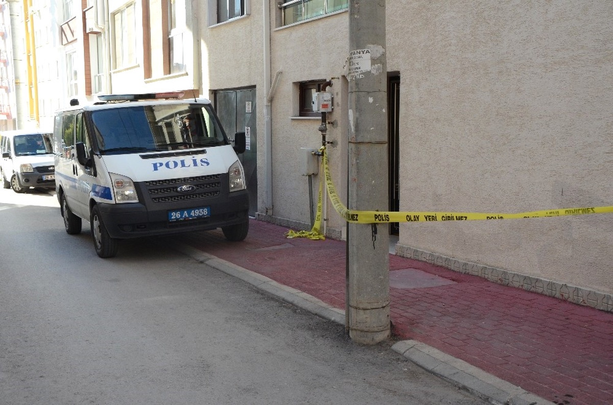 Kocası ile Tartışan Kadın Apartmanın İkinci Katından Atlayarak Canına Kıymak İstedi