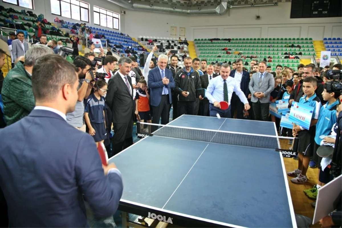 Masa Tenisinde Yıldızlar Türkiye Şampiyonası Rize\'de Yapıldı