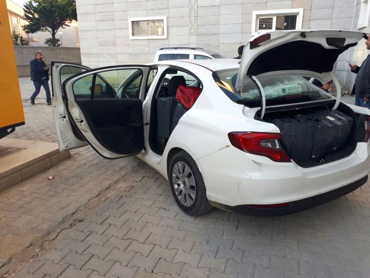 Otomobilde 5 Bin Paket Kaçak Sigara ve 57 Şişe İçki Ele Geçti