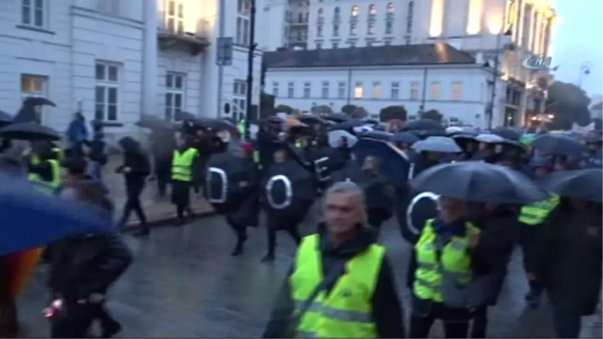 Polonyalı Kadınlardan Hükümet Karşıtı Protesto