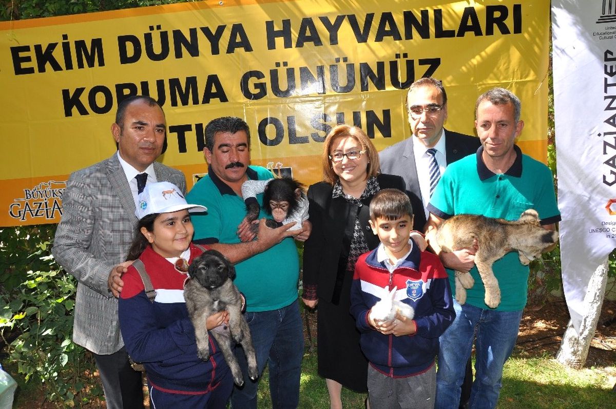Şempanze Can ve Aslan Yavrusu Cesur Öğrencileri Ağırladı