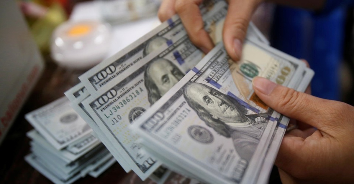 Dolar Güne Düşüşle Başladı