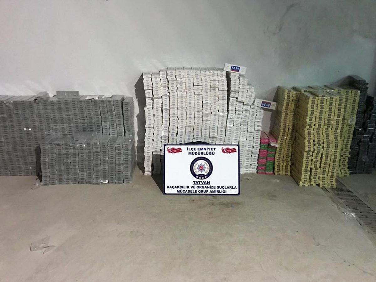 Tatvan\'da 26 Bin 500 Paket Kaçak Sigara Ele Geçirildi