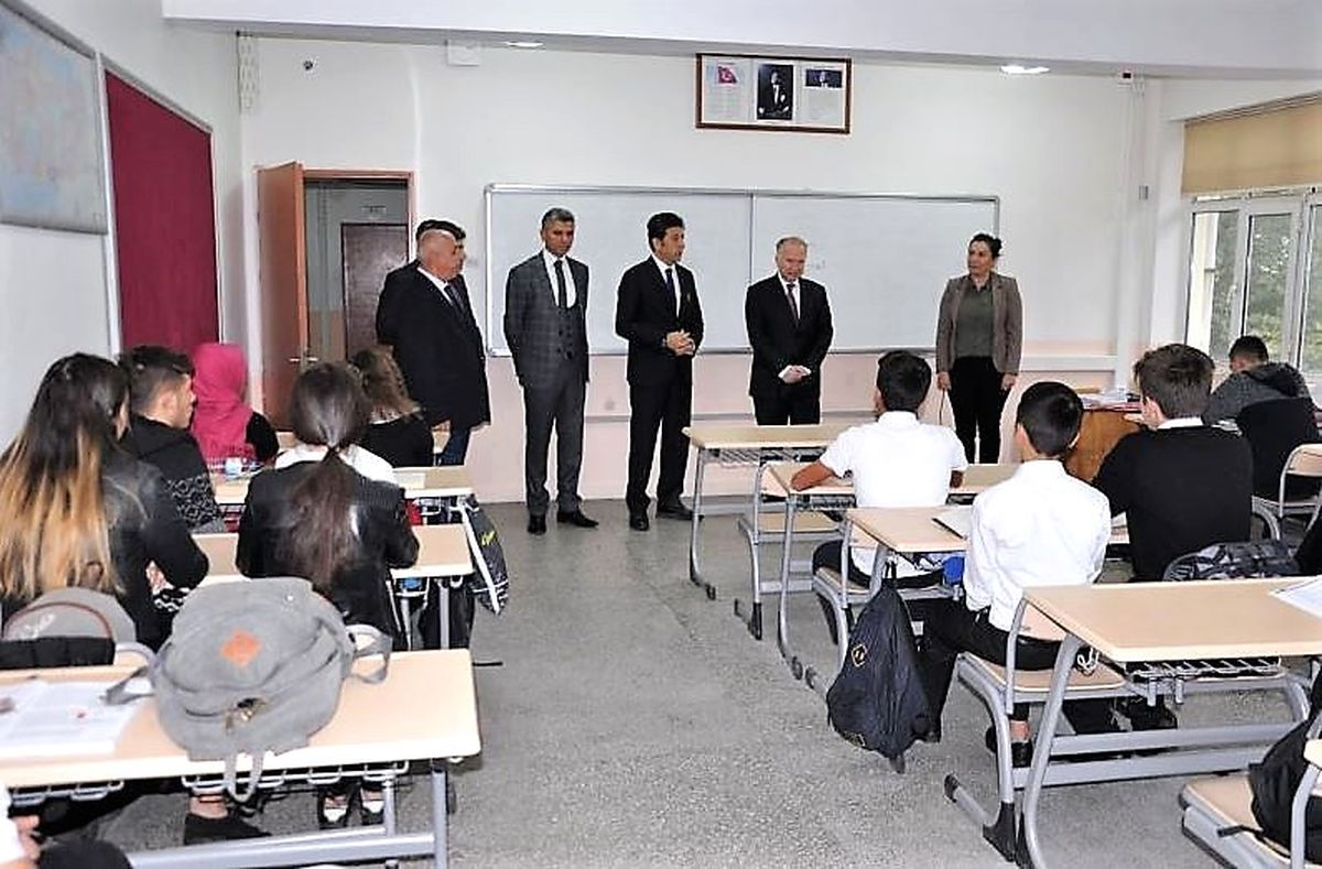 Vali Ceylan Süleymanpaşa Mesleki ve Teknik Anadolu Lisesi Öğrencileri ile Bir Araya Geldi