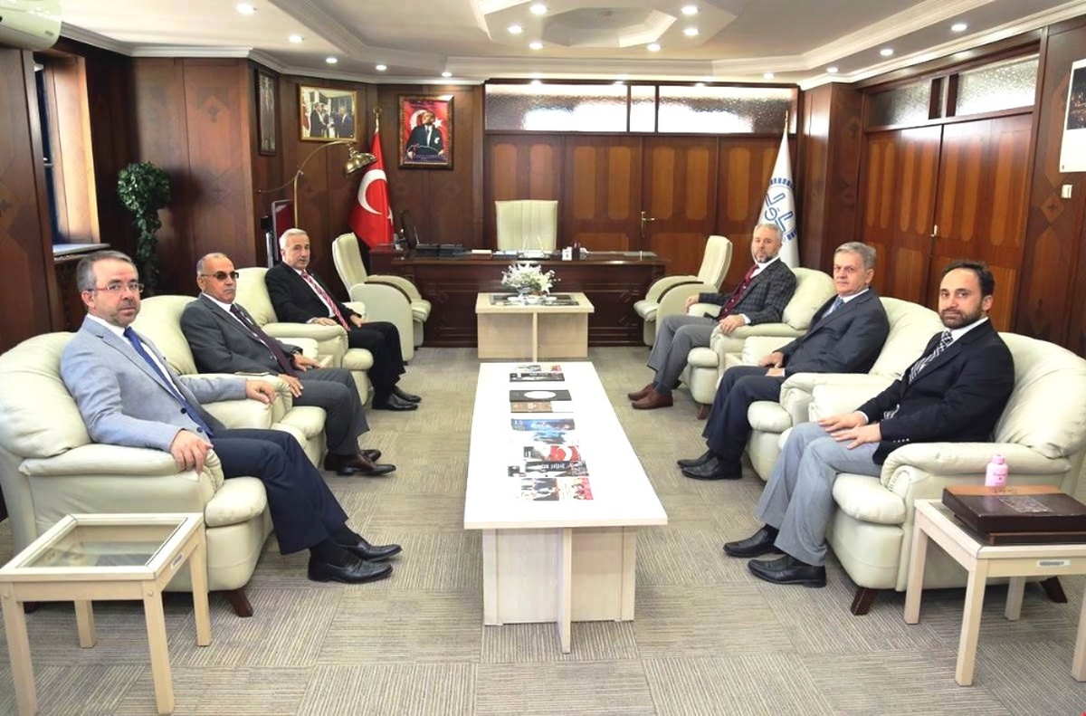 Vali Kamçı İl Müftüsü Güven\'i Ziyaret Etti