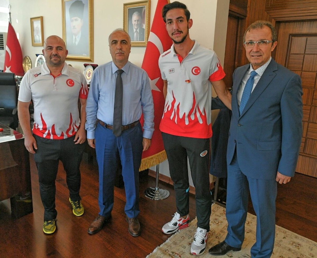 Vali Karahan, Şampiyon Sporcuyu Kabul Etti