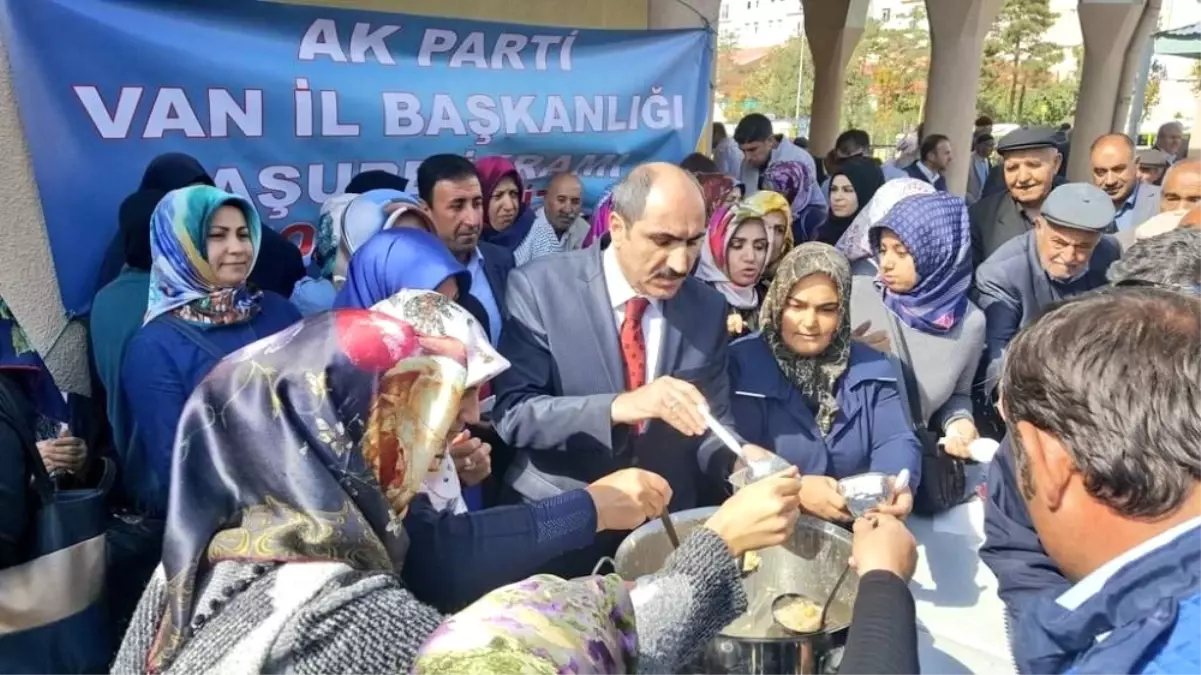 Van AK Parti\'den Vatandaşlara Aşure İkramı