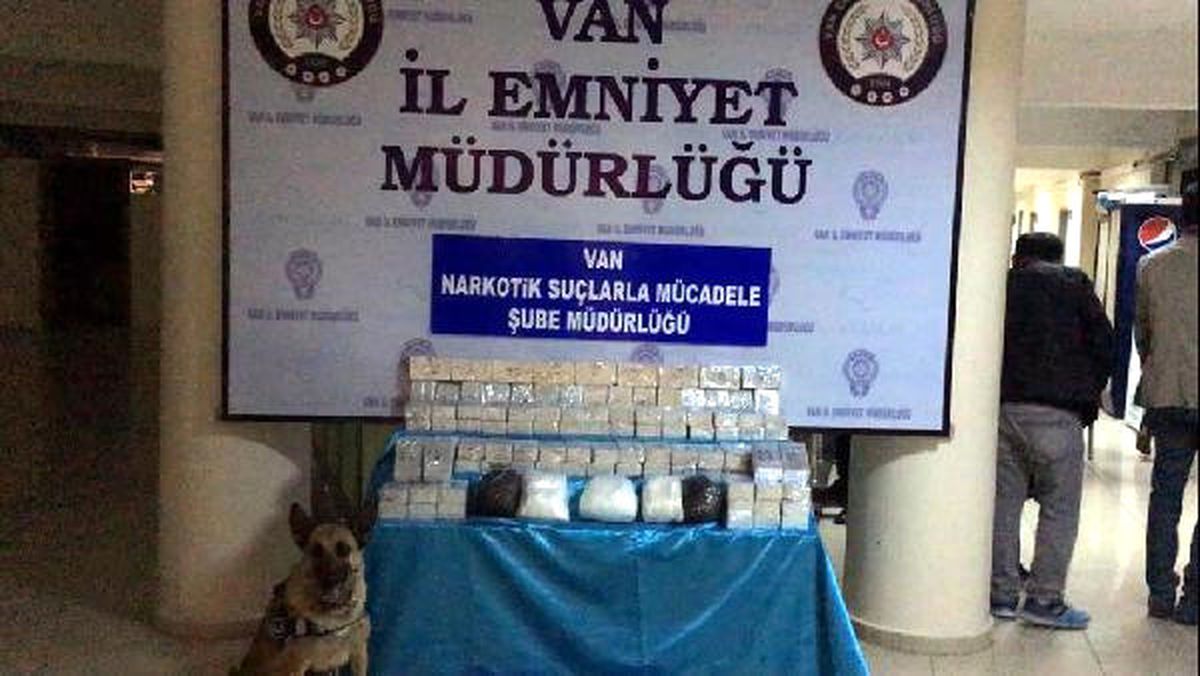 Van\'da 52 Kilo Eroin, 5 Kilo Metamfetamin Ele Geçirildi