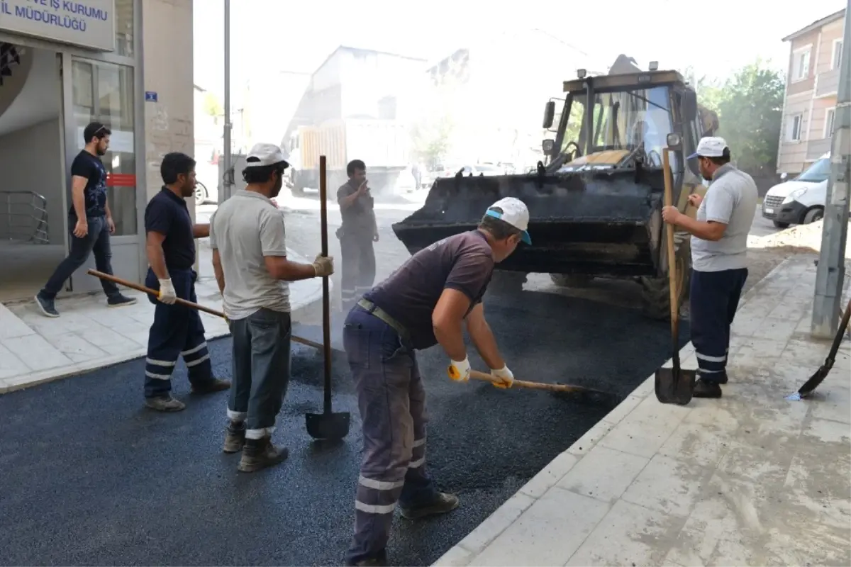 Yakutiye Belediyesi 2017 Yazında 1,5 Milyon Ton Asfalt Attı