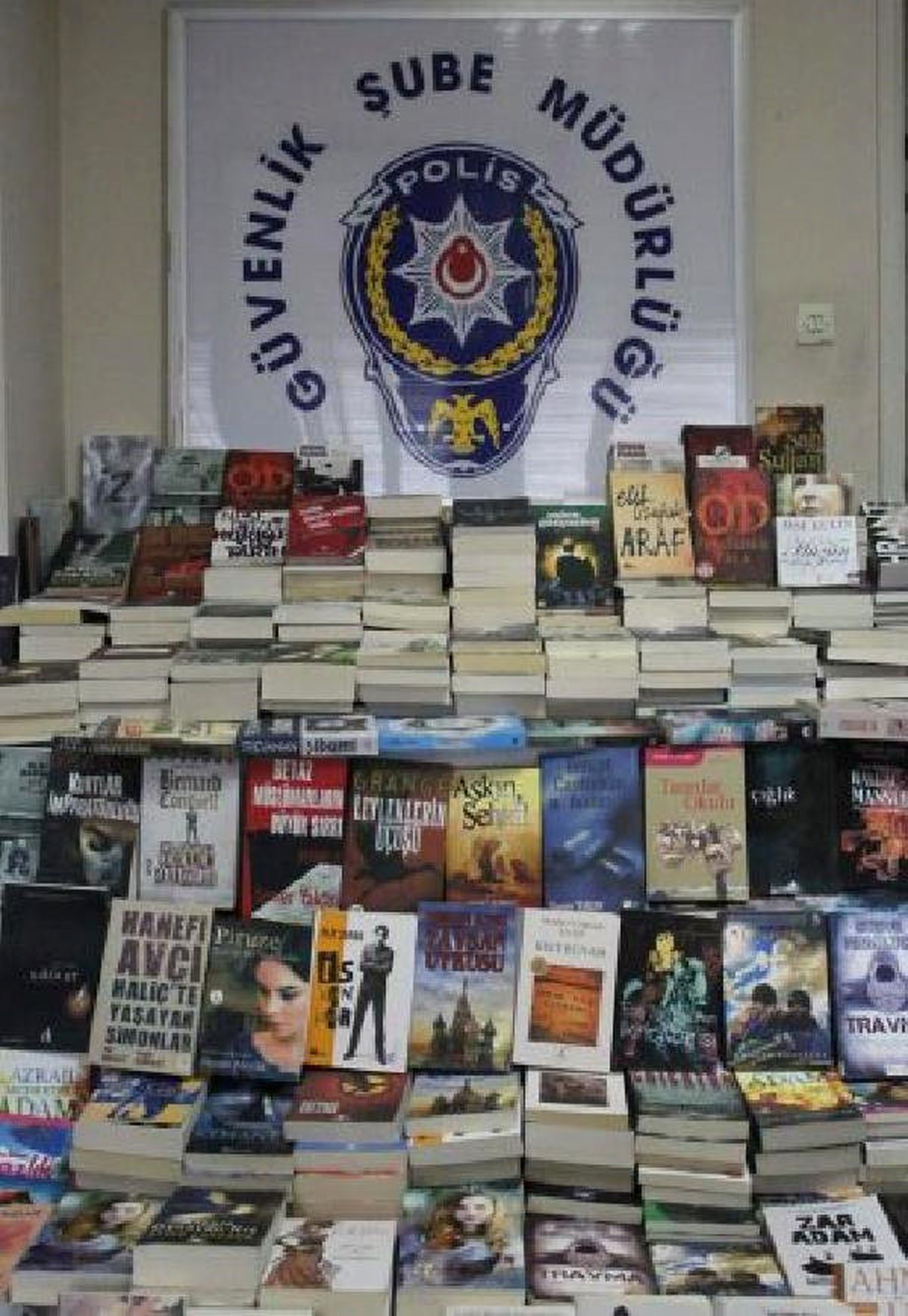 Yalova\'da \'Korsan Kitap\' Operasyonu