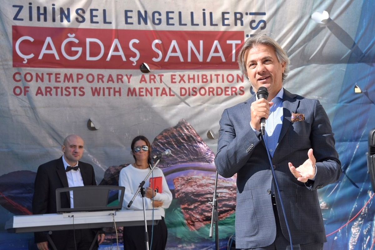 Zihinsel Engelliler Çağdaş Sanat Sergisi Beyoğlu\'nda Açıldı