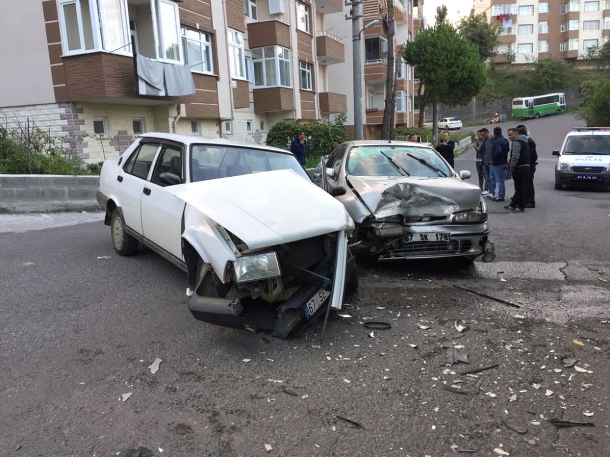 Alaplı\'da Trafik Kazası: 2 Yaralı
