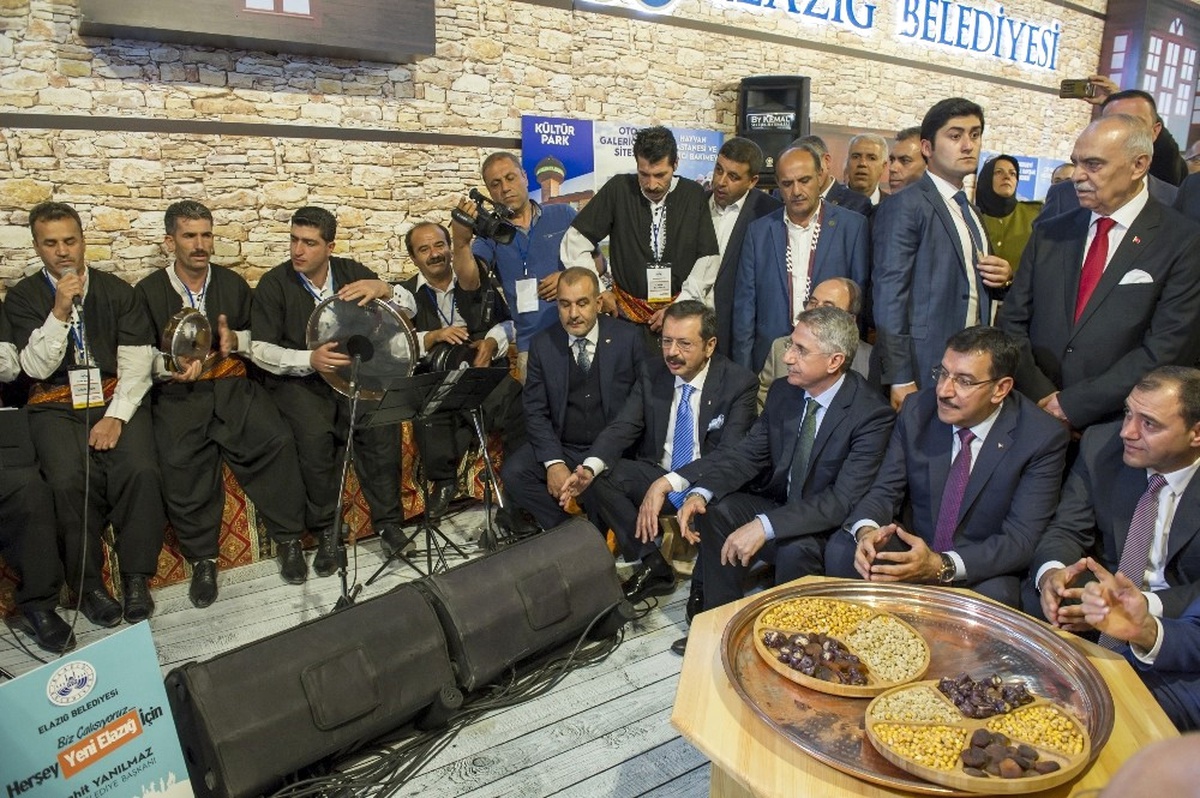 Bakan Tüfenkci, Elazığ Tanıtım Günleri\'ni Ziyaret Etti