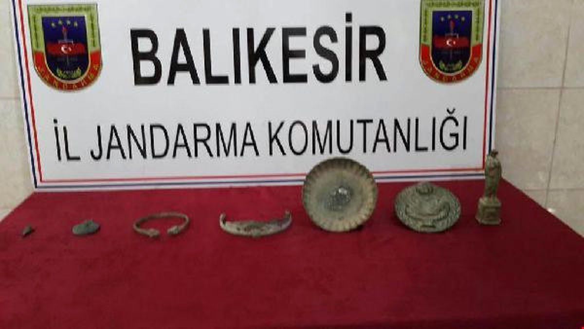 Balıkesir\'de Yol Kontrolünde Tarihi Eser Ele Geçirildi