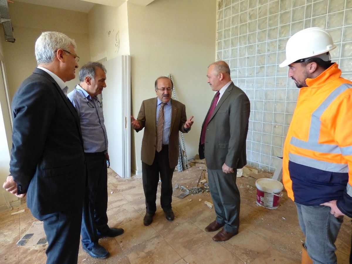 Başkan Gümrükçüoğlu, Beşikdüzü\'nde İncelemelerde Bulundu