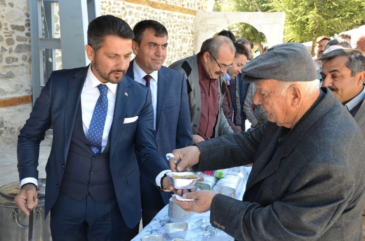 Başkan Yüzügüllü Aşure Dağıtıp Hayır Duası Aldı