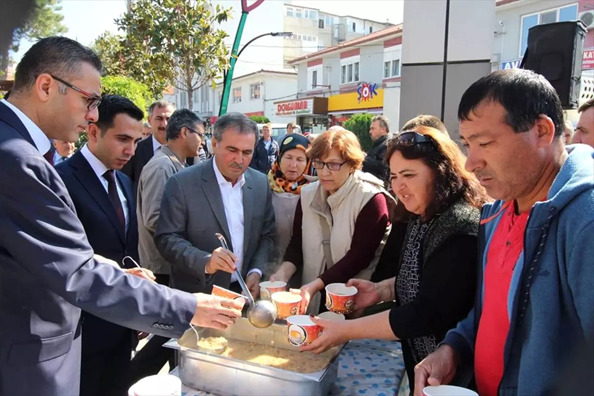 Bigadiç Belediyesinden Aşure İkramı