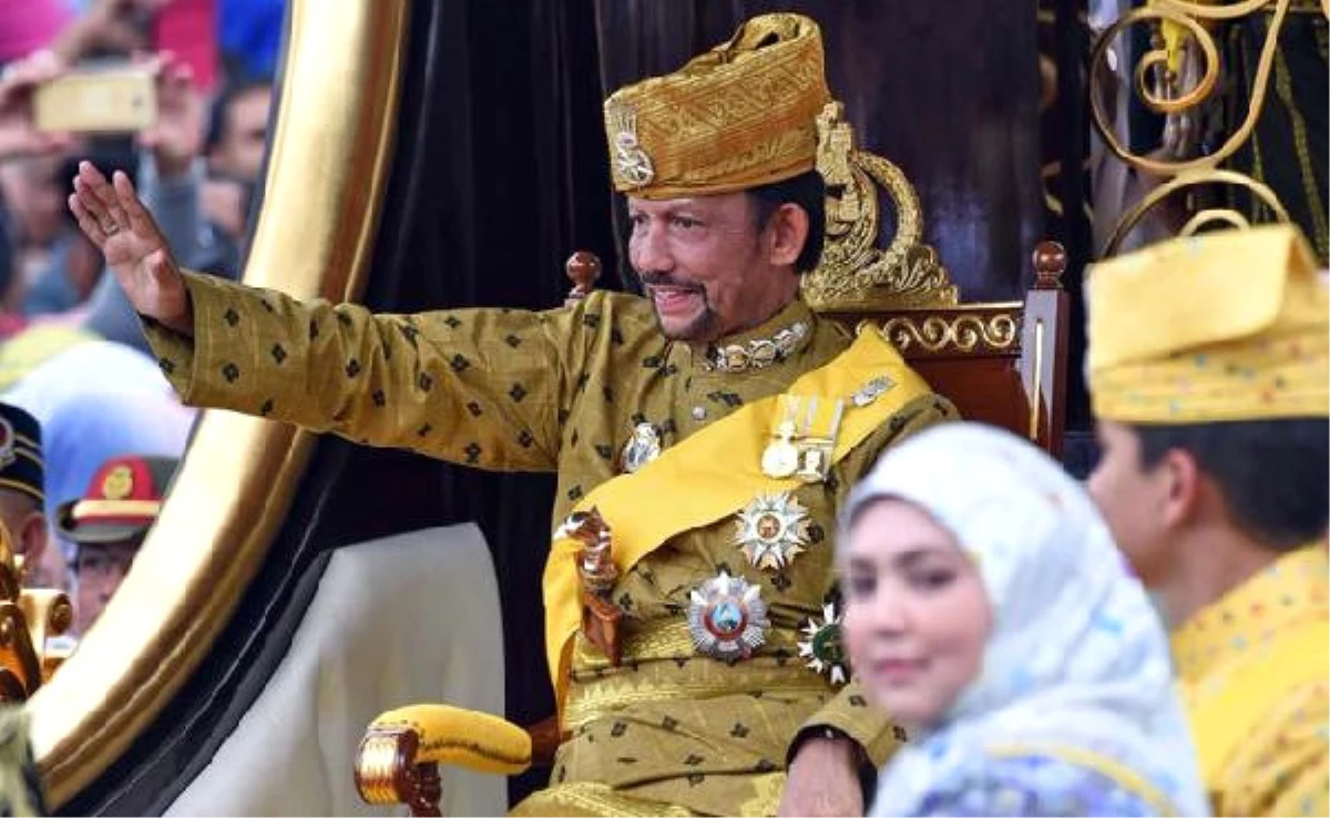 Brunei Sultanı Tahtta 50. Yılını Kutluyor