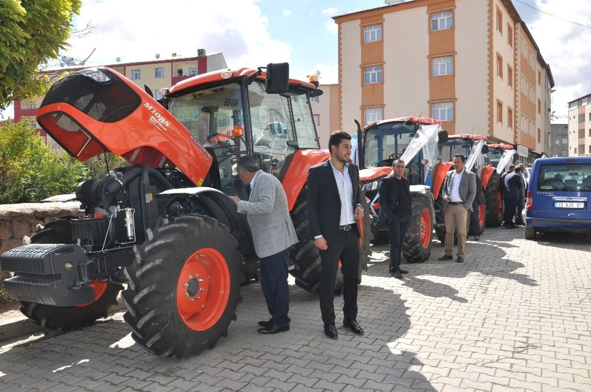 Bulanık\'ta "Kubato" Traktör Bayiliği Açıldı