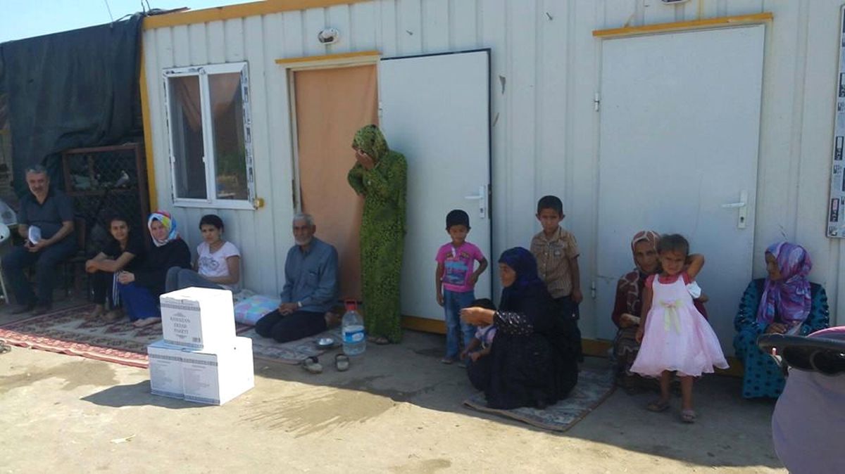 Burhaniye\'de 110 Aileye Gıda Yardımı Yaptı