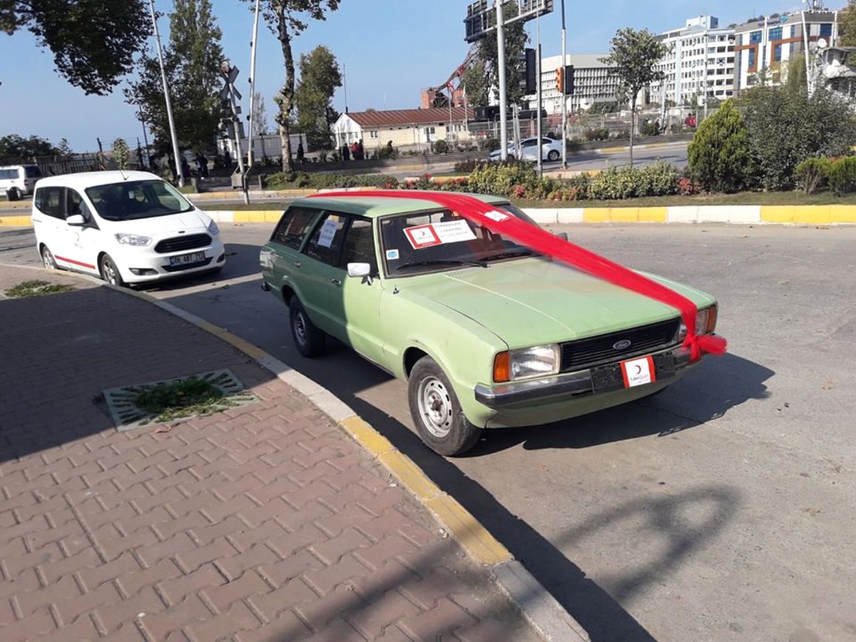 Emine Teyzenin Bağışladığı Otomobil Kızılay Yararına Satılacak