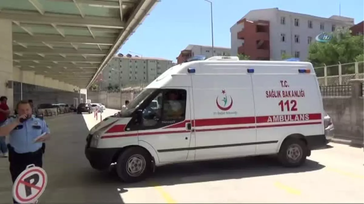 Eruh\'ta 25 Öğrenci Zehirlenme Şüphesiyle Hastaneye Kaldırıldı