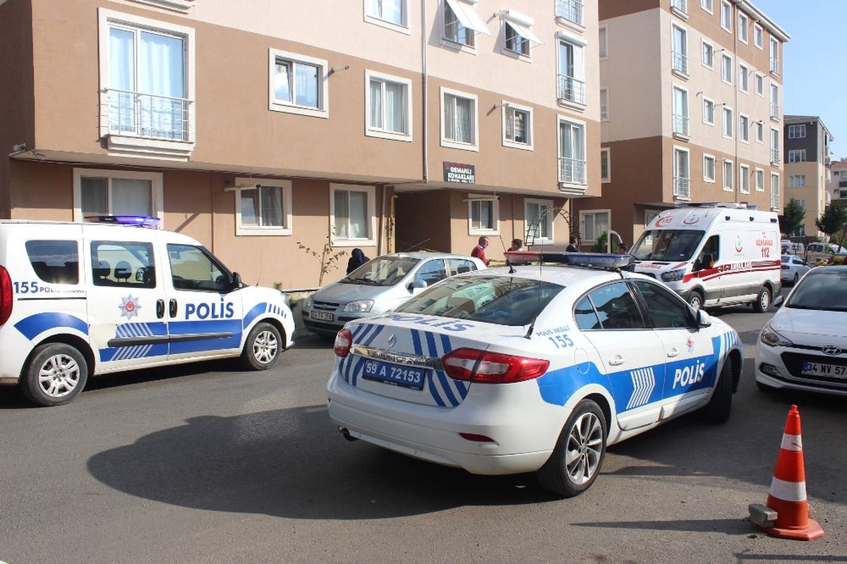 Eşini 16 Bıçak Darbesiyle Öldürdü