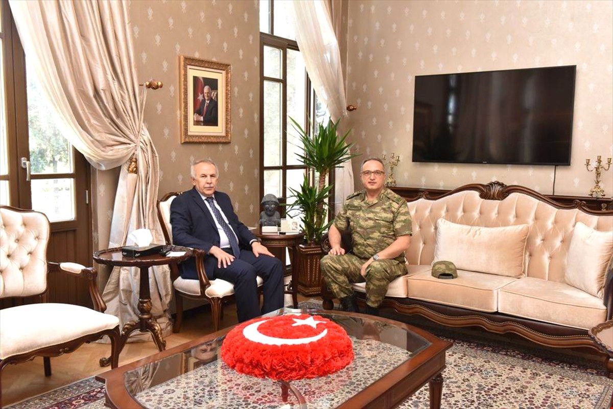 Hatay Valisi Ata\'ya Ziyaret