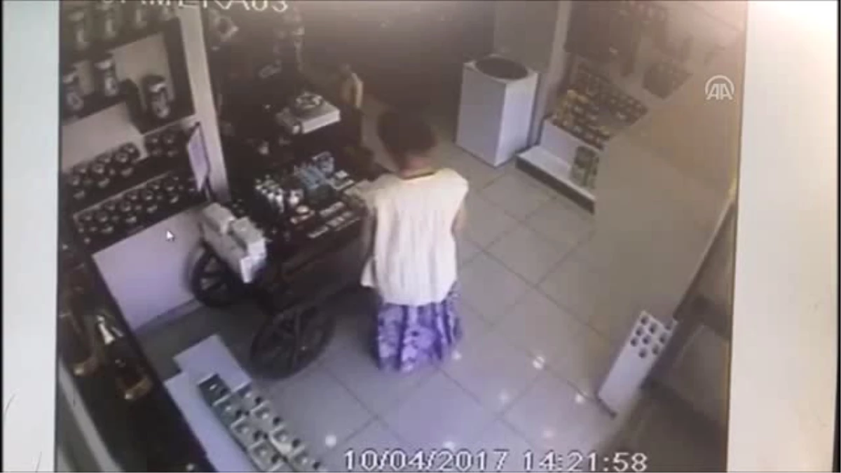 Hırsızlık Anı Güvenlik Kamerasında
