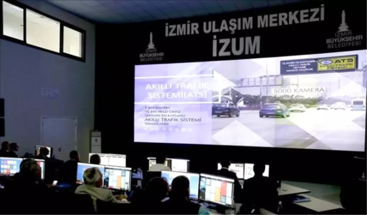 İzmir\'de \'Akıllı Trafik Sistemi\' Devreye Girdi