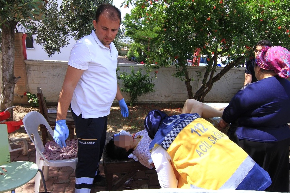 Kaza Kurşunuyla Yaralanan Kadın Polise Otomobil Çarptı