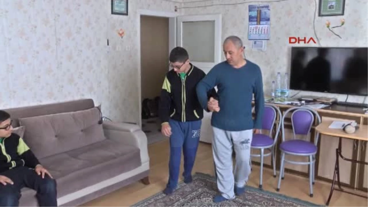 Kocaeli Sp Hastası İkizler Yürümesi İçin 200 Bin Lira Gerekiyor