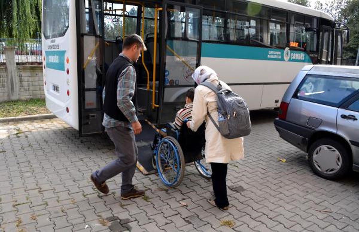 Liseli Engelli Tuana\'ya Özel Halk Otobüsü