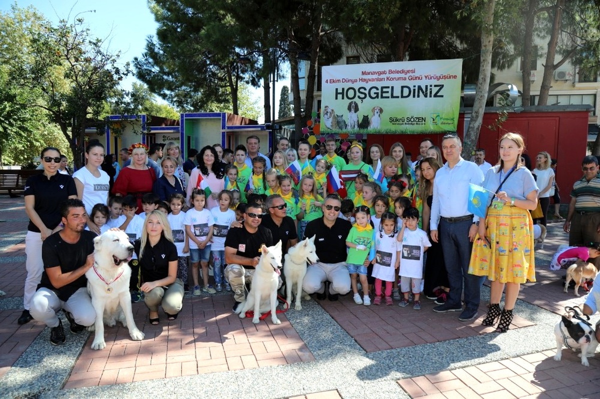 Manavgat Belediyesi\'nden Hayvanları Koruma Günü Yürüyüşü