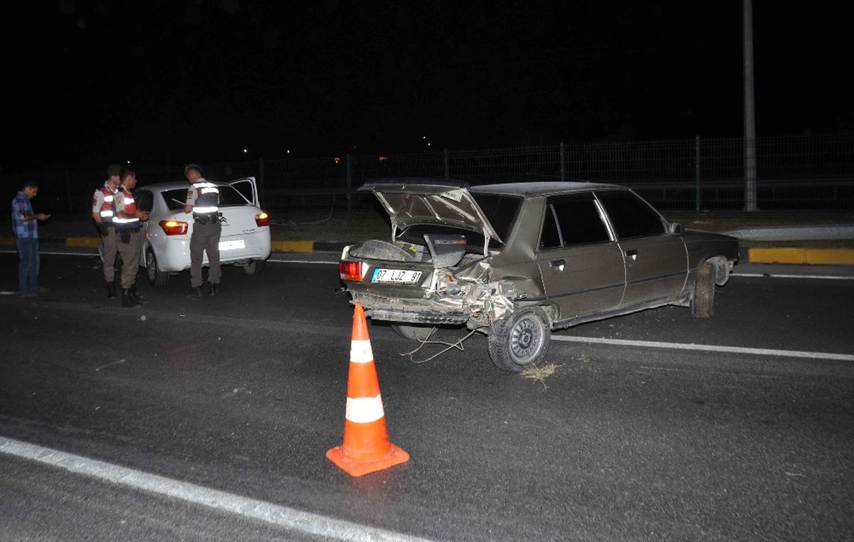 Manavgat\'ta Trafik Kazaları: 2 Yaralı