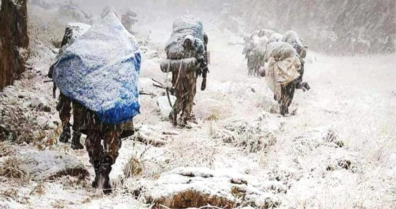Mehmetçik, Kar Tipi Demiyor Dağlarda Terörist Kovalıyor