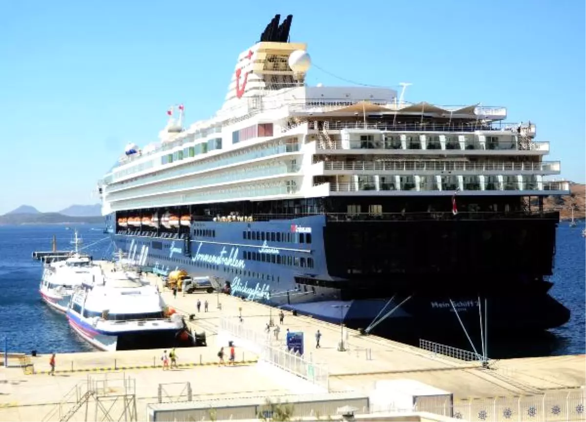 Mein Schiff 2, Bodrum\'a 11\'inci Seferini Gerçekleştirdi