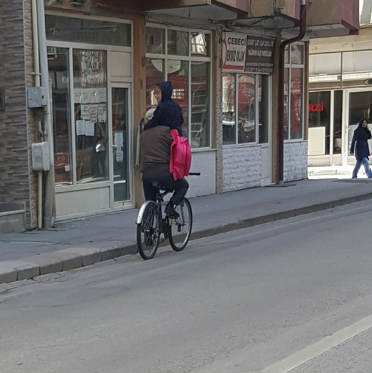 Okul Servisi Değil Bisiklet