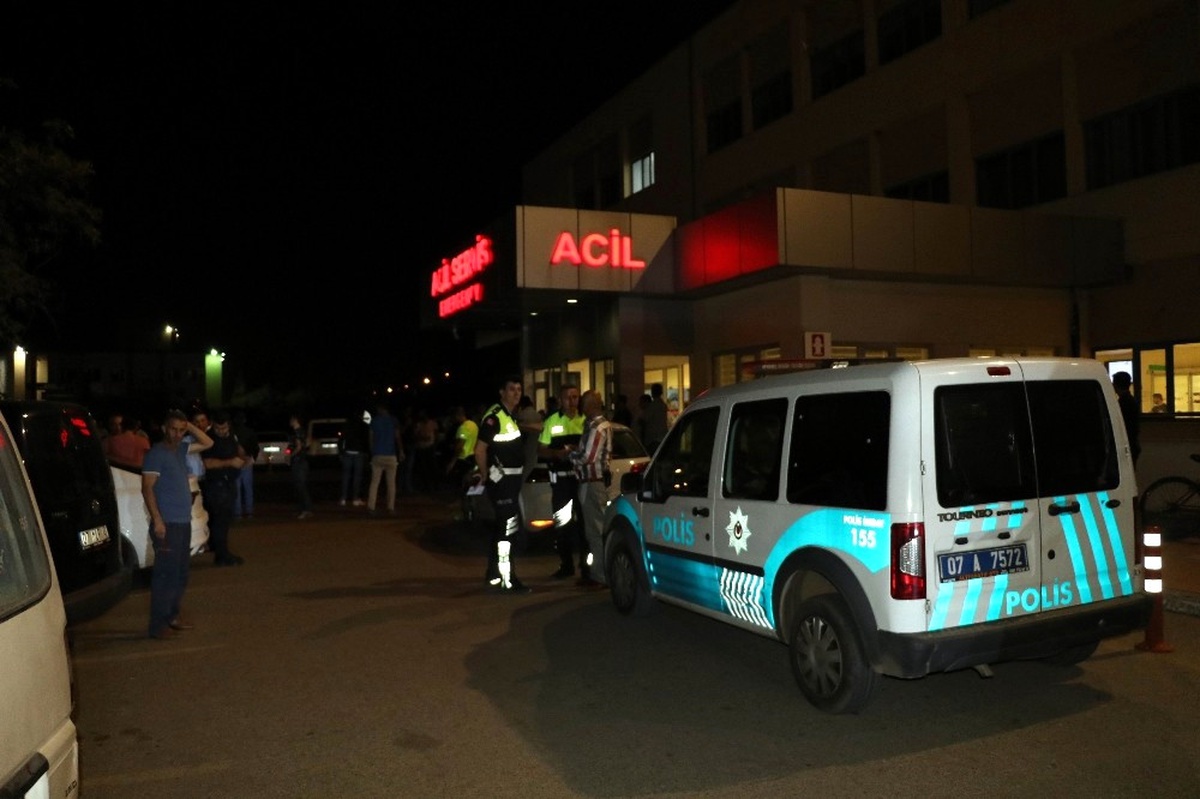 Otomobilin Çarptığı Kadın Polis Ağır Yaralandı