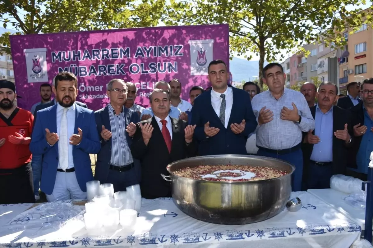 Şehzadeler\'in Aşure İkramına Yoğun İlgi