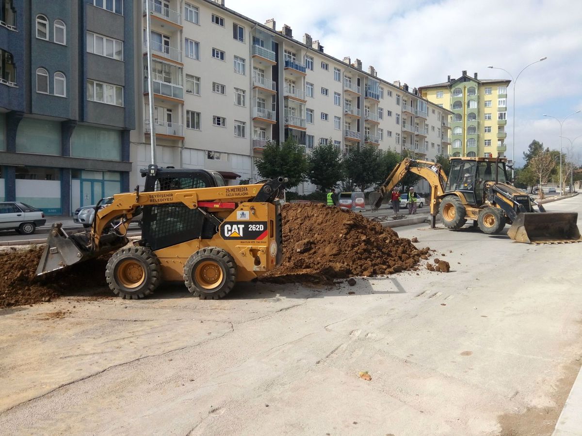 Seydişehir Belediyesi Orta Refüj Çalışmalarına Devam Ediyor