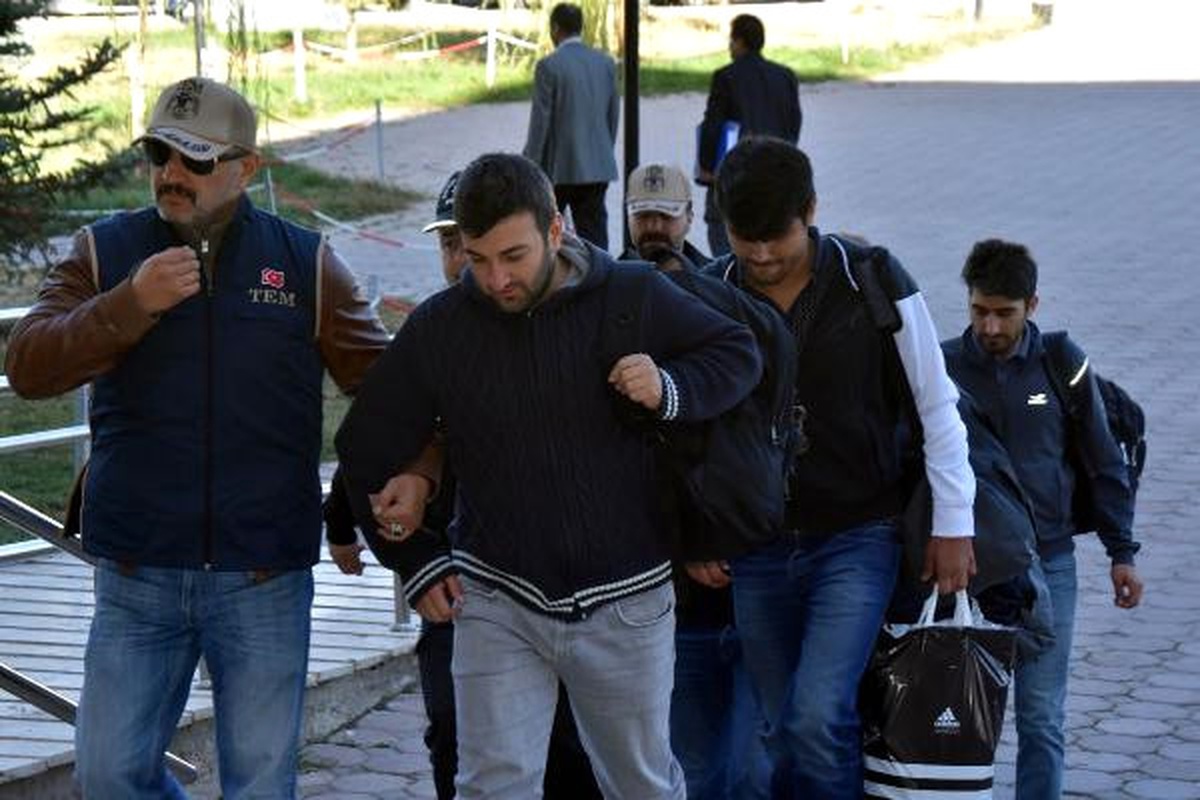 Sivas Merkezli Fetö Operasyonunda 5 Asker Tutuklandı