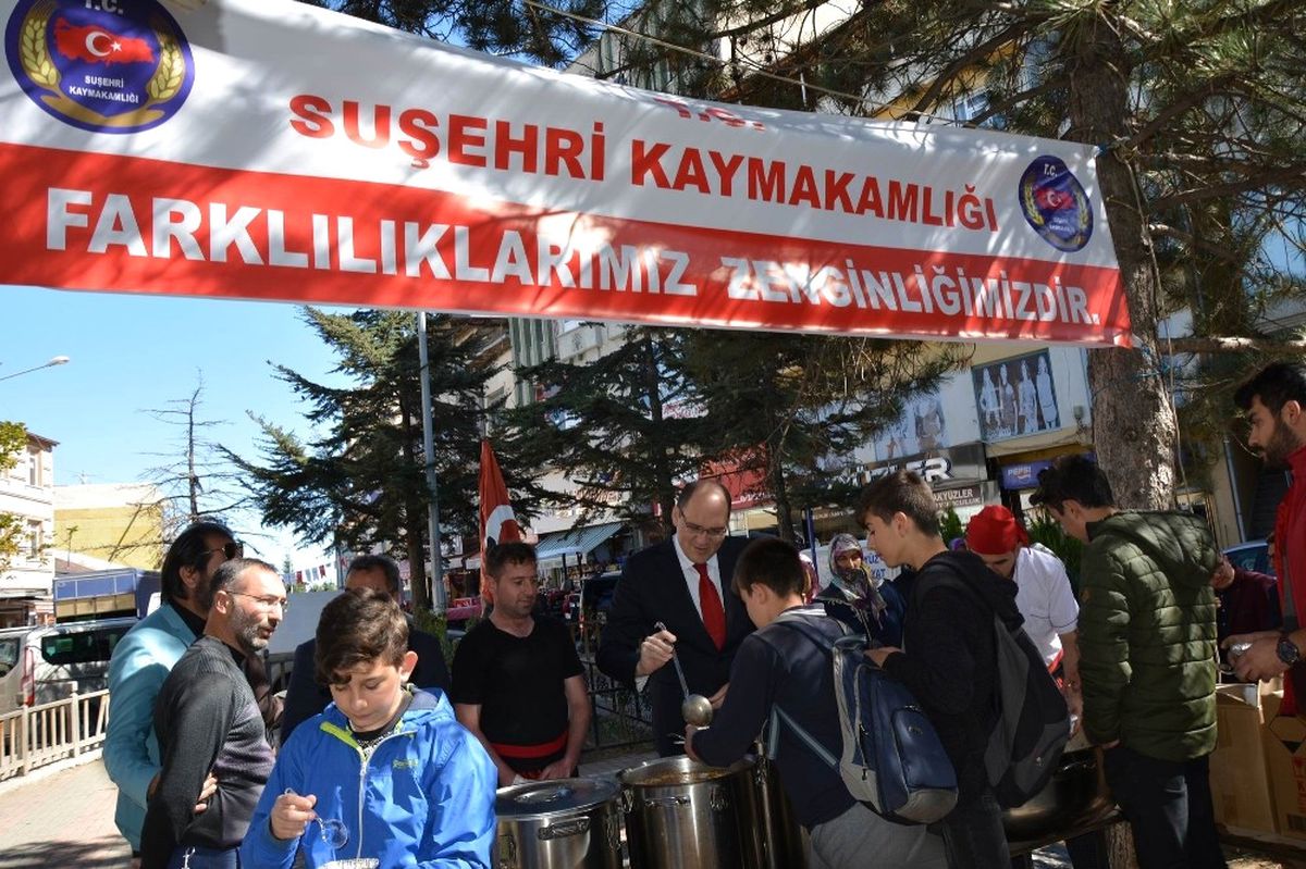 Suşehri\'nde 3 Bin Kişilik Aşure Dağıtıldı