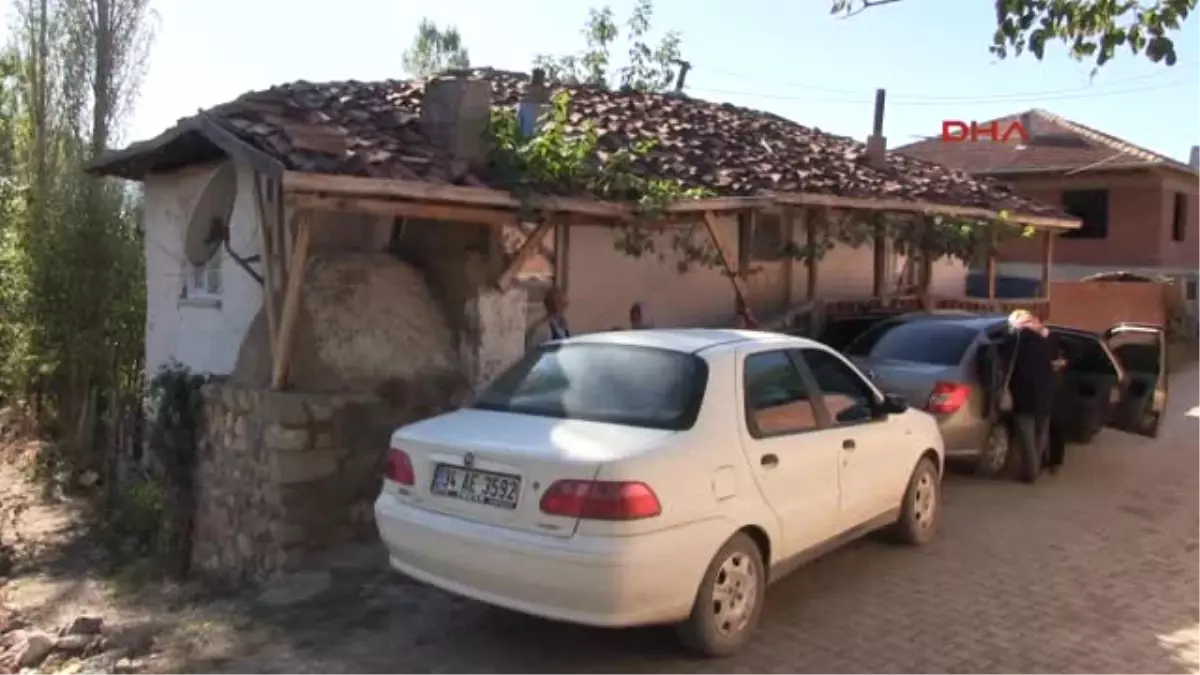 Tokat Evinin Arkasında Bulduğu Tahta Kutu Patlayınca Yaralandı