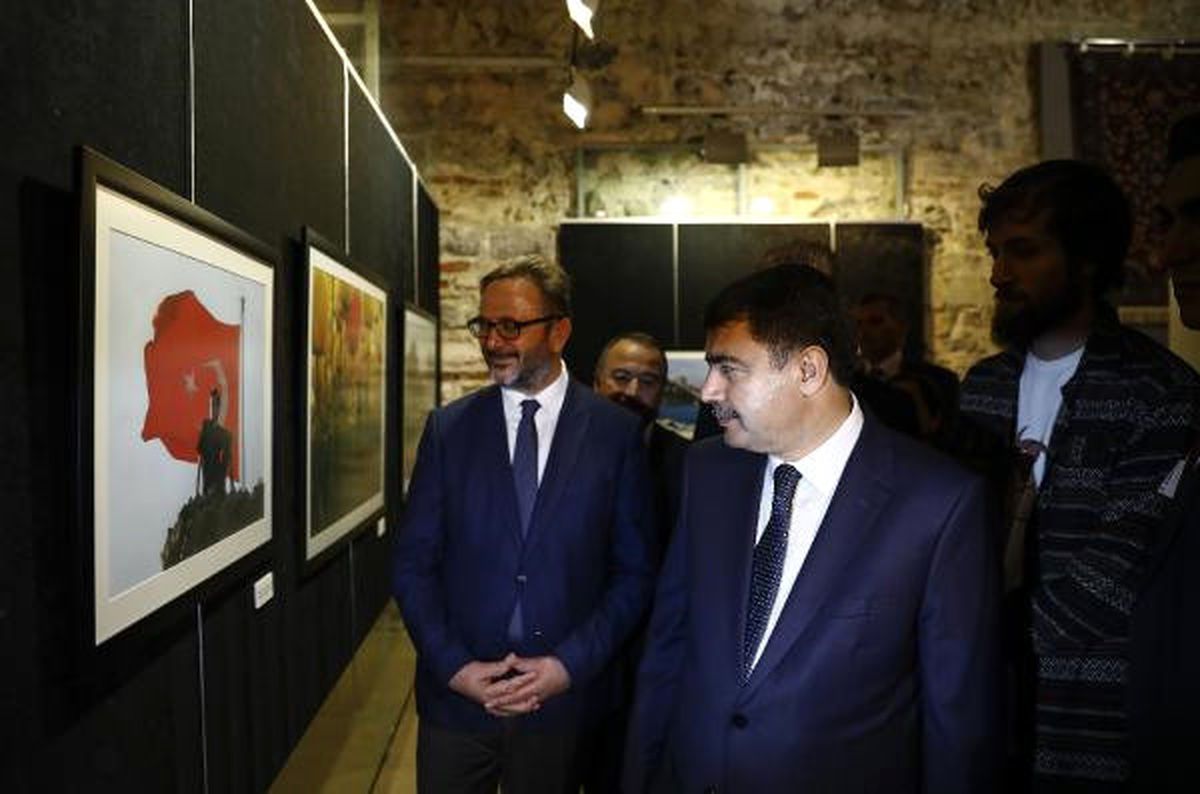 Vali Şahin, 15 Temmuz Şehidi İçin Açılan Sergiyi Gezdi