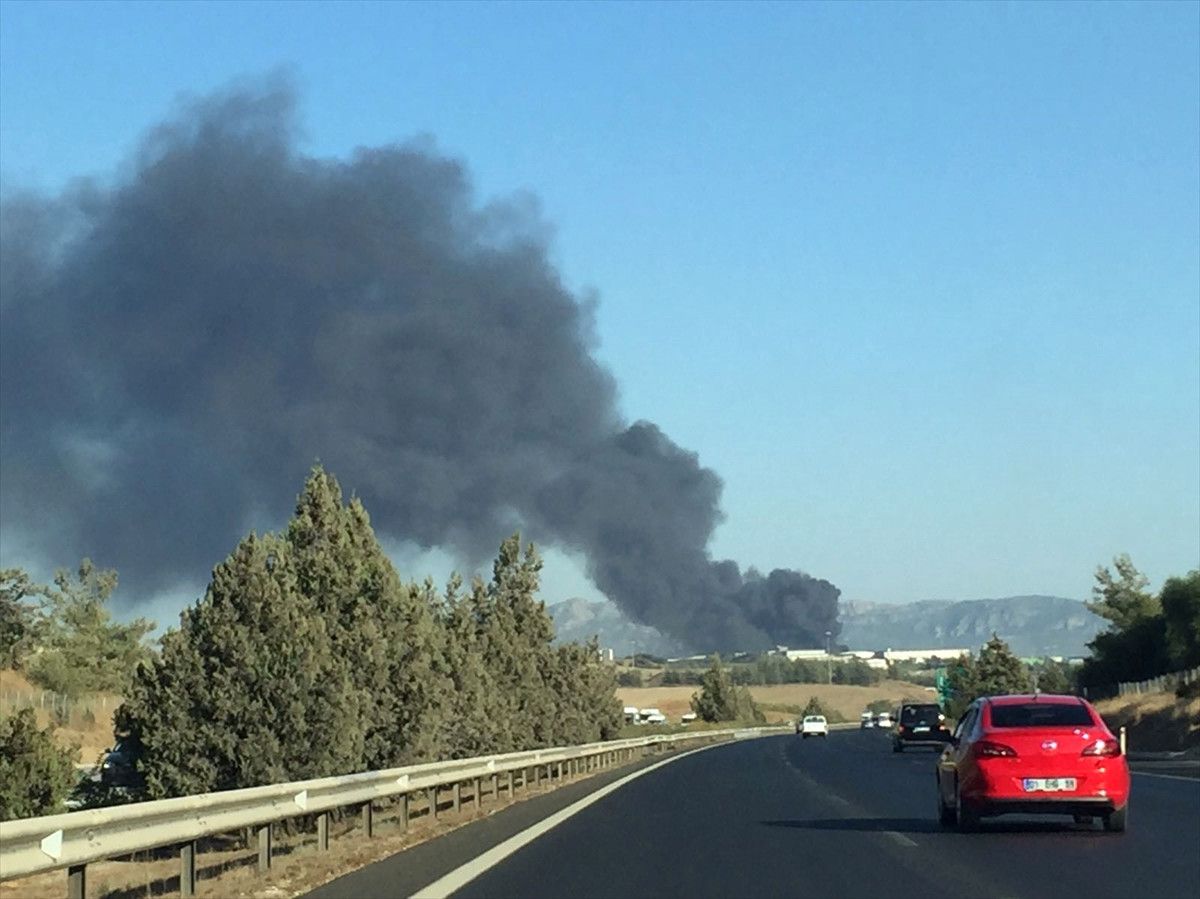 Adana\'da Boya Fabrikasında Yangın