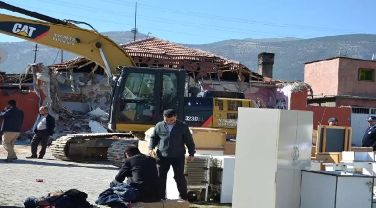 Akşehir\'de Genelev Depreme Dayanıklı Olmadığı İçin Yıkıldı