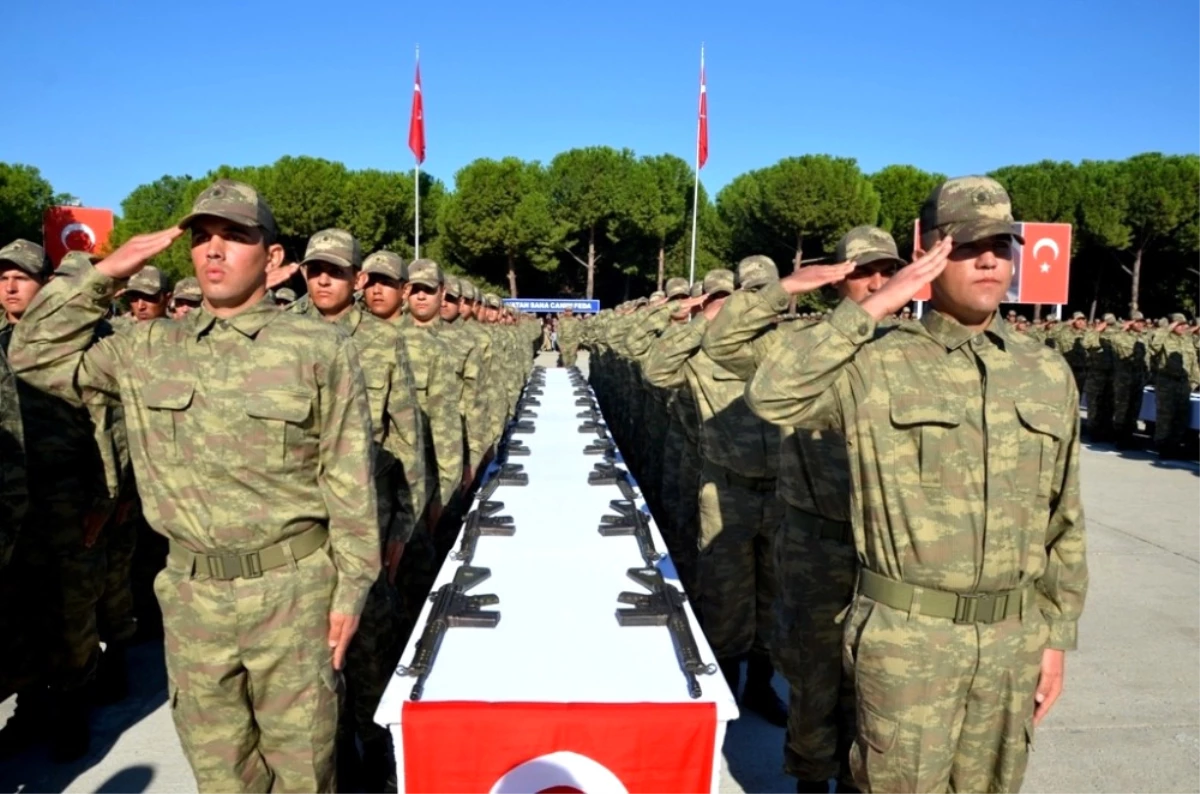 Alaşehir\'de Bin 742 Acemi Asker Yemin Etti