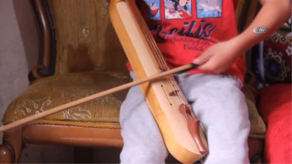 Anaokulu Yerine Sokak Müzisyenliğine Başladı
