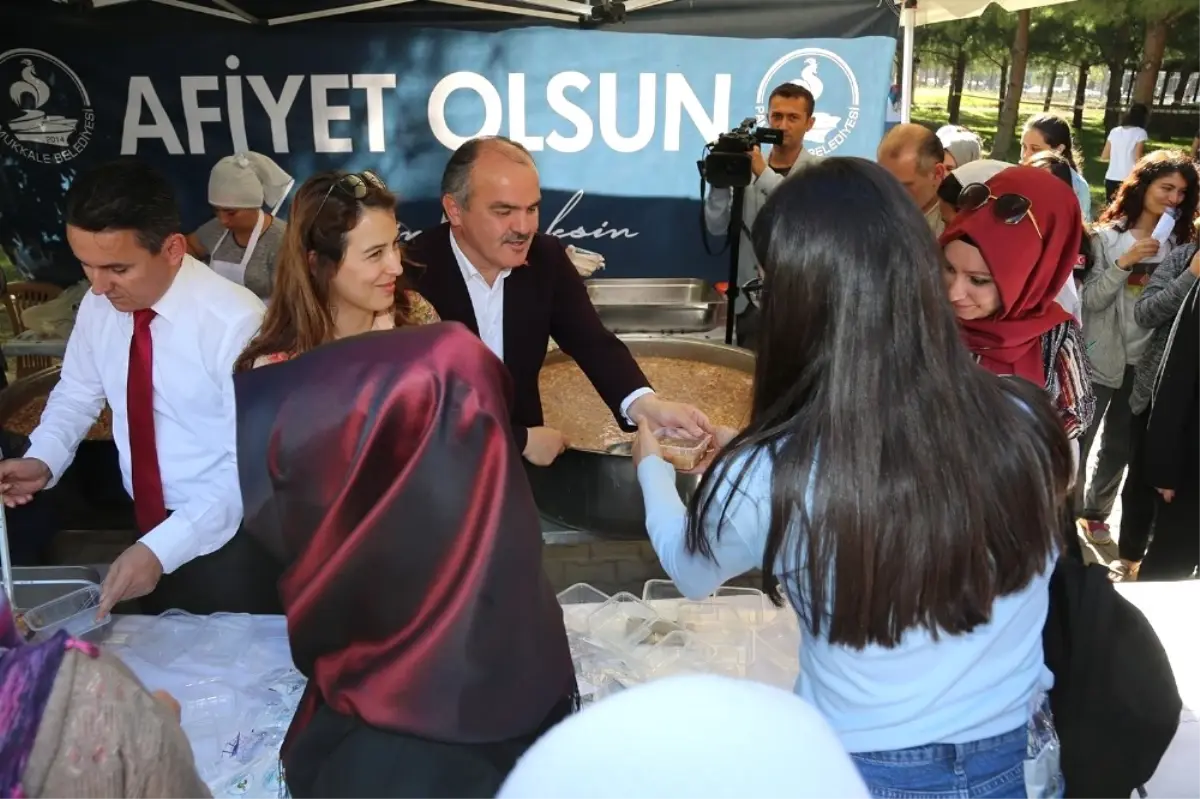 Başkan Gürlesin, Kyk Öğrencilerine Aşure İkram Etti